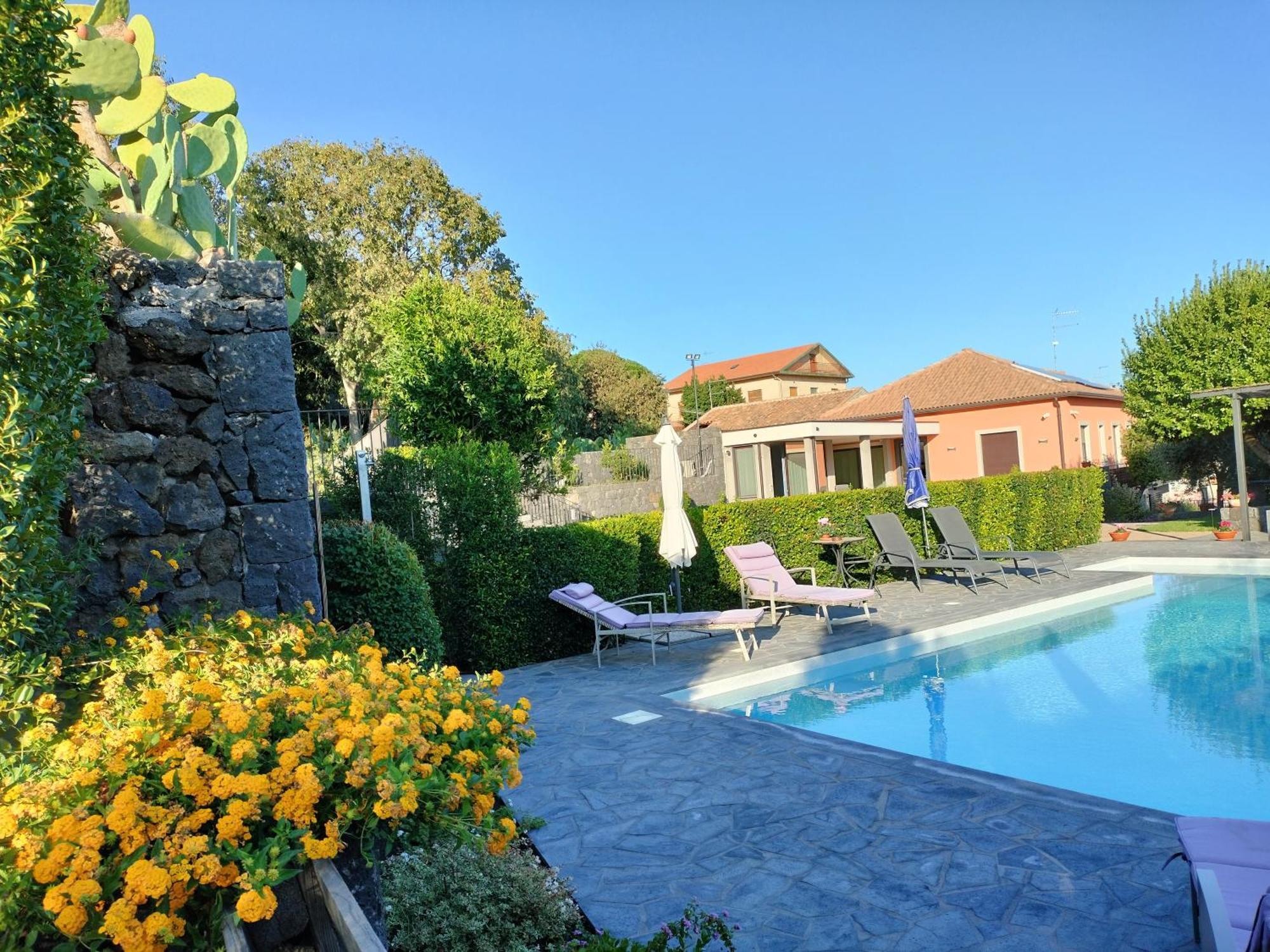 La Casa Dell'Alloro Zafferana Etnea Exteriör bild